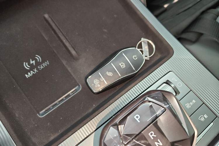 Used BYD Song L DM-i 2025 Intelligent Driving Version 160 km Beyond-Range Type Vehicle Key