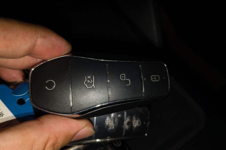 Used BYD Song L DM-i 2025 Intelligent Driving Version 160 km Beyond-Range Type Vehicle Key