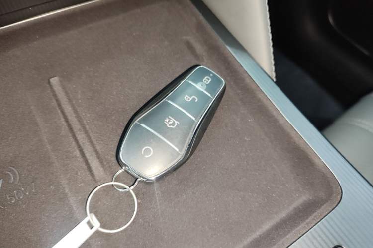 Used BYD Song L DM-i 2025 Intelligent Driving Version 160 km Beyond-Range Type Vehicle Key