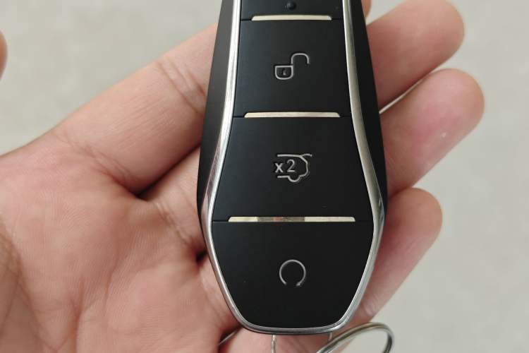 Used BYD Song L DM-i 2025 Intelligent Driving Version 160 km Beyond-Range Type Vehicle Key