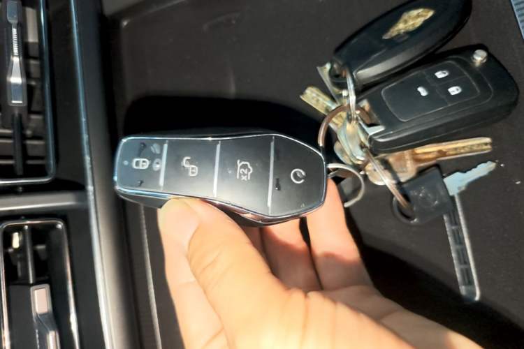 Used BYD Song L DM-i 2025 Intelligent Driving Version 112 km Beyond-Range Type Vehicle Key