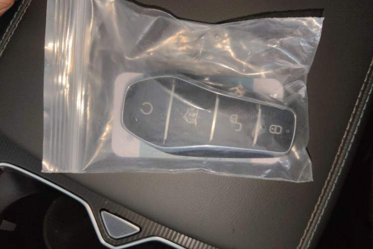 Used BYD Song L DM-i 2025 Intelligent Driving Version 112 km Beyond-Range Type Vehicle Key