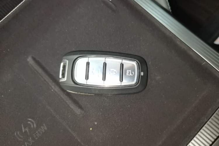 Used BYD Song L DM-i 2025 Intelligent Driving Version 112 km Beyond-Range Type Vehicle Key