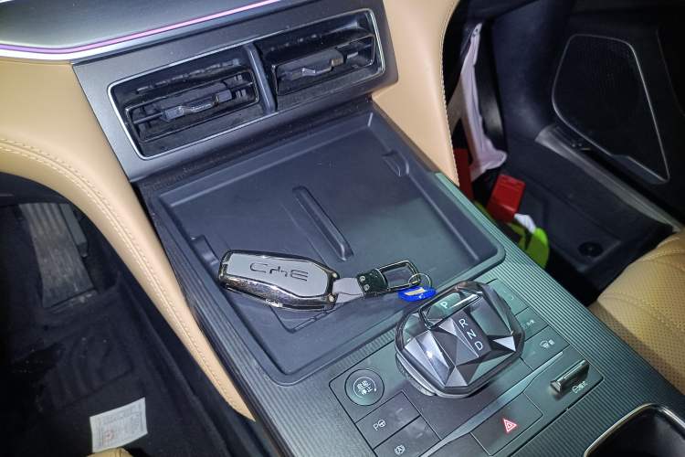 Used BYD Song L DM-i 2025 Intelligent Driving Version 160 km Beyond-Range Type Vehicle Key