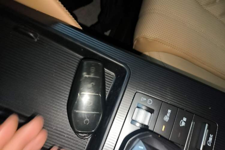 Used BYD Song L DM-i 2025 Intelligent Driving Version 112 km Beyond-Range Type Vehicle Key
