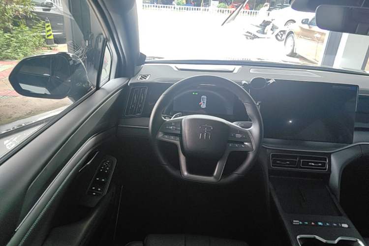 Used BYD Song L DM-i 2026 Model 200KM Superior Version Center Console