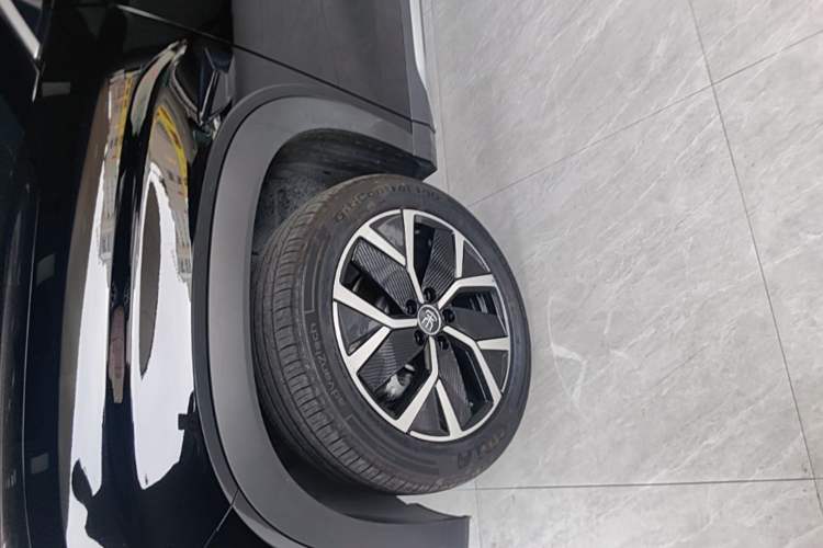Used BYD Song L DM-i 2026 Model 200KM Superior Version Left Front Wheel Hub