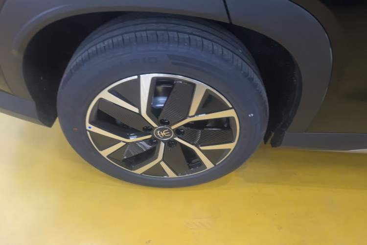 Used BYD Song L DM-i 2026 Model 200KM Superior Version Right Rear Wheel Hub