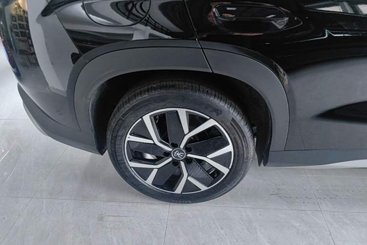 Used BYD Song L DM-i 2026 Model 200KM Superior Version Right Rear Wheel Hub