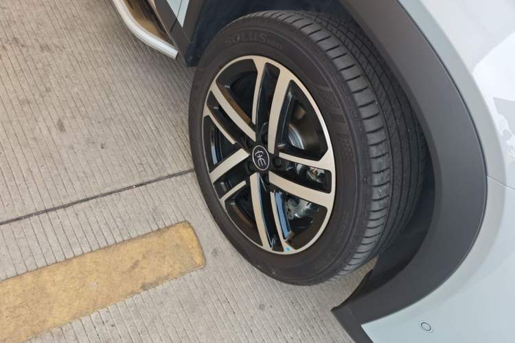 Used BYD Song L DM-i 2026 Model 130KM Superior Version Right Front Wheel Hub