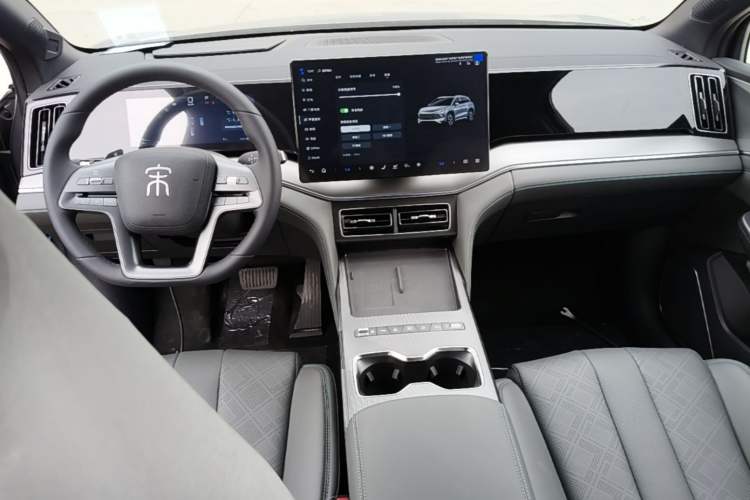 Used BYD Song L DM-i 2026 Model 130KM Superior Version Center Console