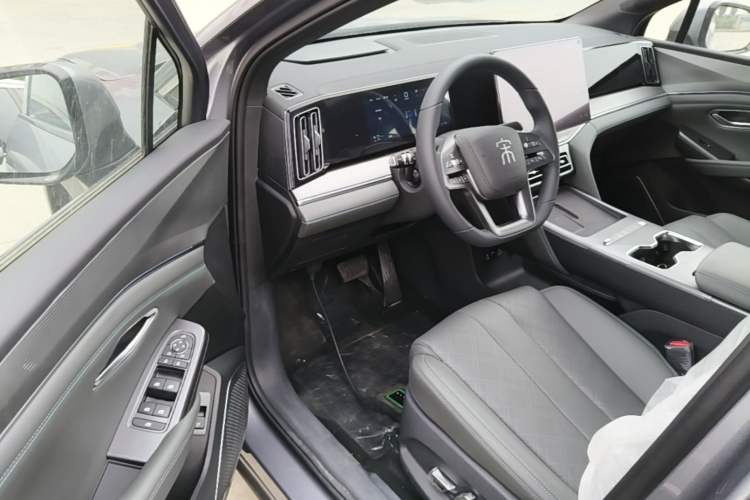Used BYD Song L DM-i 2026 Model 130KM Superior Version Driver Seat