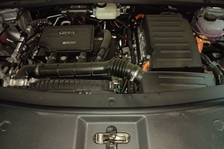 Used BYD Song L DM-i 2026 Model 200KM Superior Version Engine Bay