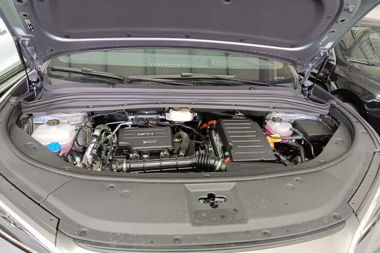 Used BYD Song L DM-i 2026 Model 200KM Superior Version Engine Bay