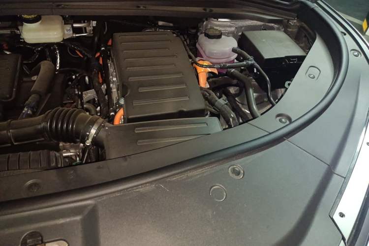 Used BYD Song L DM-i 2026 Model 200KM Superior Version Engine Bay Left
