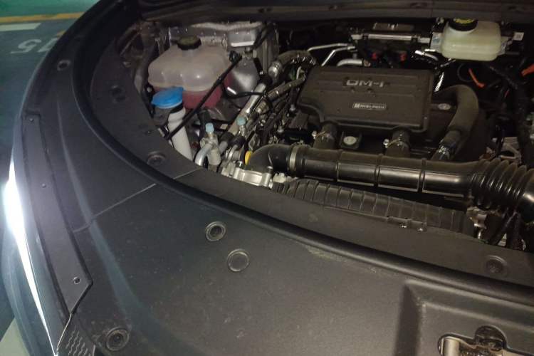 Used BYD Song L DM-i 2026 Model 200KM Superior Version Engine Bay Right