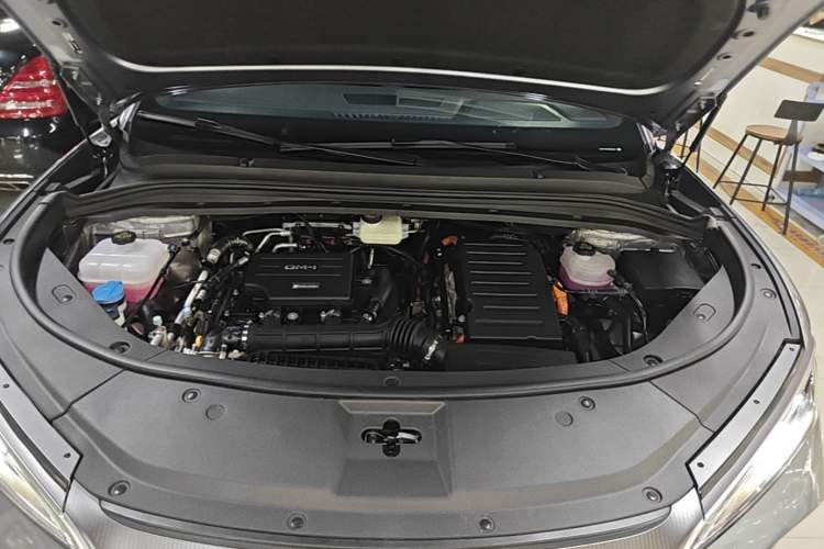 Used BYD Song L DM-i 2026 Model 130KM Superior Version Engine Bay