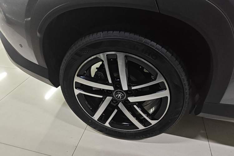 Used BYD Song L DM-i 2026 Model 130KM Superior Version Exterior 5