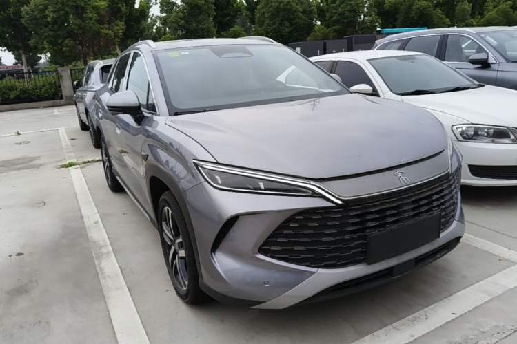 Used BYD Song L DM-i 2026 Model 130KM Superior Version Front Right 45 Deg
