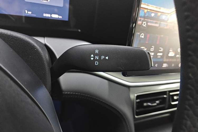 Used BYD Song L DM-i 2026 Model 130KM Superior Version Gear Lever