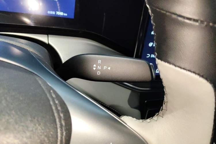 Used BYD Song L DM-i 2026 Model 130KM Superior Version Gear Lever