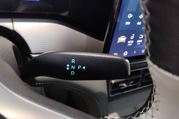 Used BYD Song L DM-i 2026 Model 130KM Superior Version Gear Lever