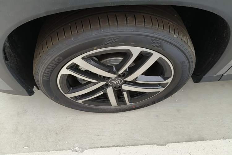 Used BYD Song L DM-i 2026 Model 130KM Superior Version Left Front Wheel Hub