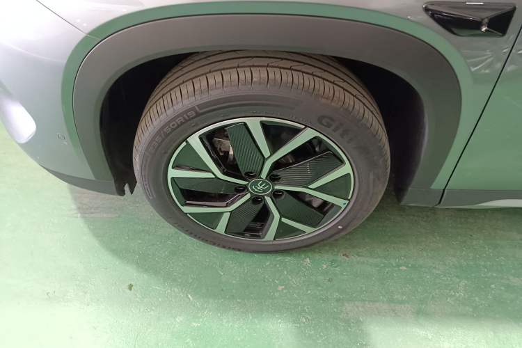 Used BYD Song L DM-i 2026 Model 200KM Superior Version Left Front Wheel Hub