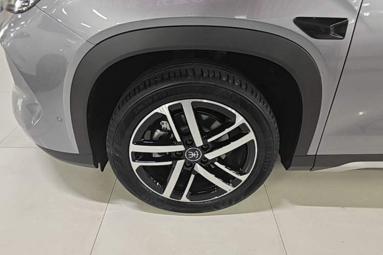 Used BYD Song L DM-i 2026 Model 130KM Superior Version Left Front Wheel Hub