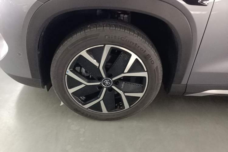 Used BYD Song L DM-i 2026 Model 200KM Superior Version Left Front Wheel Hub