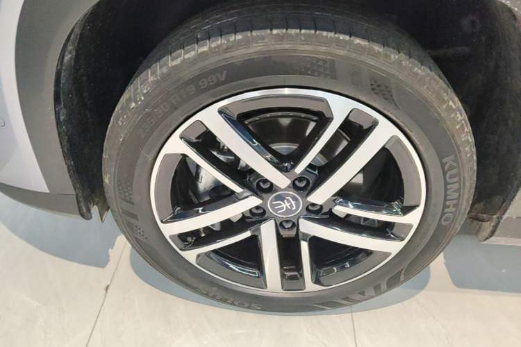 Used BYD Song L DM-i 2026 Model 130KM Superior Version Left Front Wheel Hub