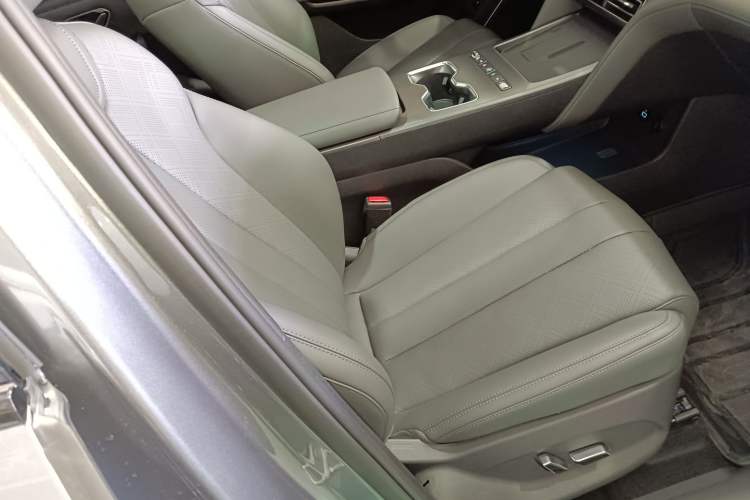 Used BYD Song L DM-i 2026 Model 200KM Superior Version Right Front Seat