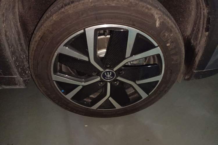 Used BYD Song L DM-i 2026 Model 200KM Superior Version Right Front Wheel Hub
