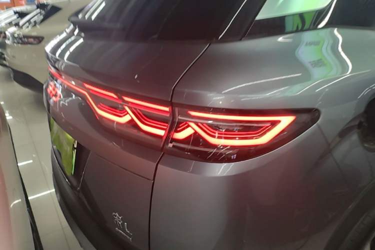 Used BYD Song L DM-i 2026 Model 200KM Superior Version Right Rear Taillight