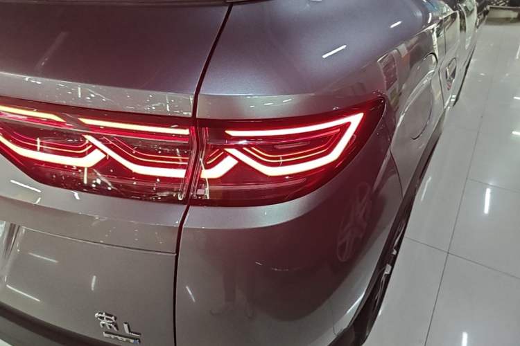 Used BYD Song L DM-i 2026 Model 130KM Superior Version Right Rear Taillight