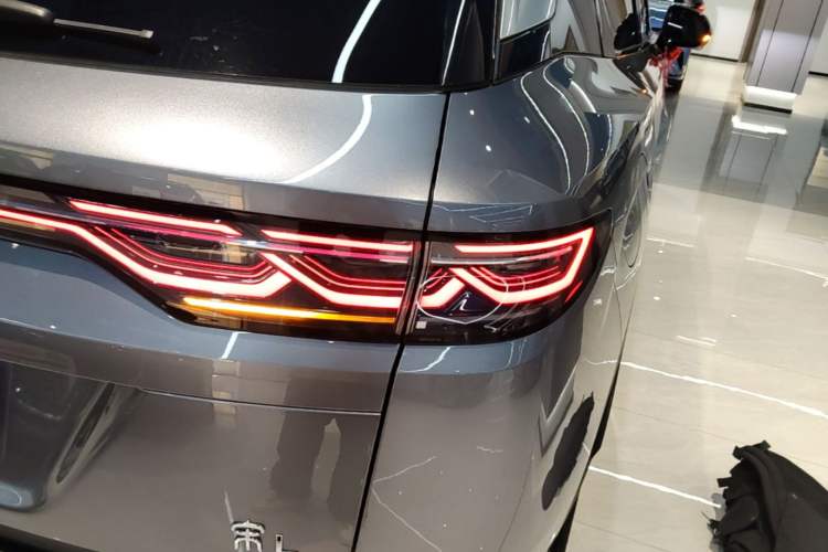 Used BYD Song L DM-i 2026 Model 130KM Superior Version Right Rear Taillight