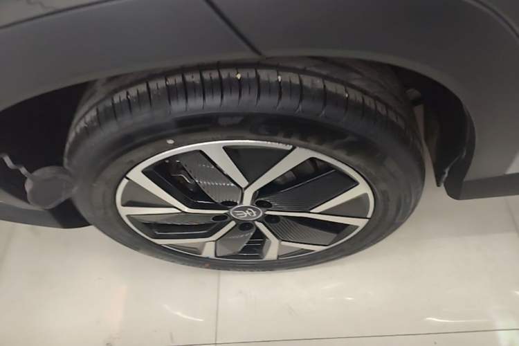 Used BYD Song L DM-i 2026 Model 200KM Superior Version Right Rear Wheel Hub