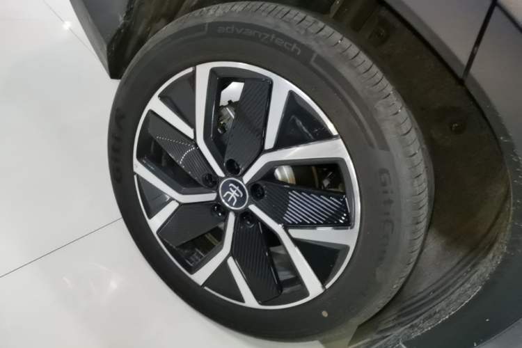 Used BYD Song L DM-i 2026 Model 200KM Superior Version Right Rear Wheel Hub