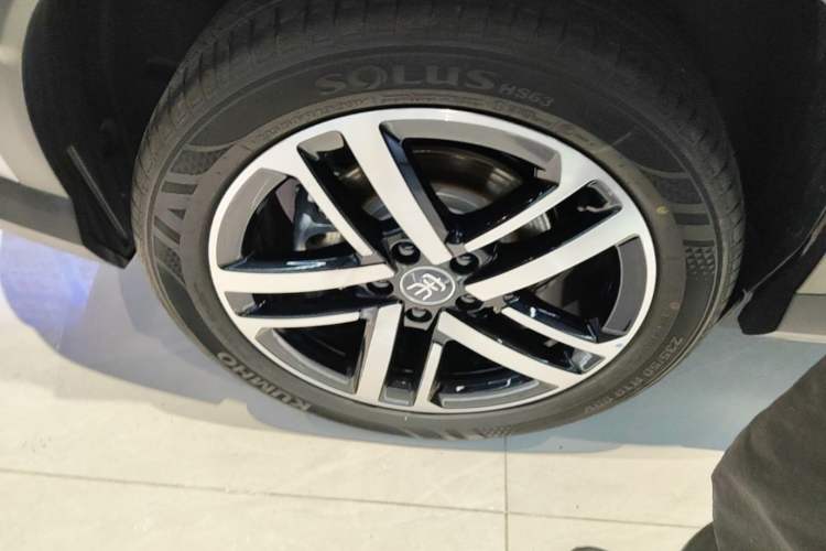 Used BYD Song L DM-i 2026 Model 130KM Superior Version Right Rear Wheel Hub