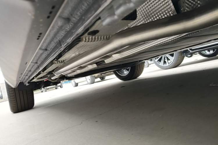 Used BYD Song L DM-i 2026 Model 130KM Superior Version Right Side Sill