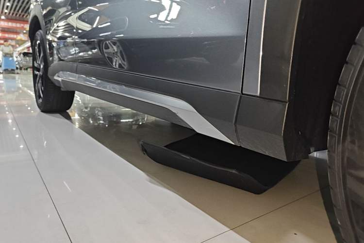 Used BYD Song L DM-i 2026 Model 130KM Superior Version Right Side Sill