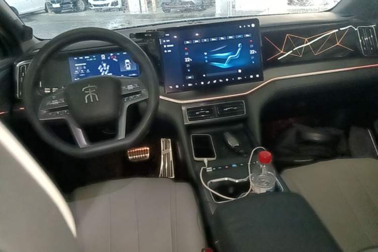 Used BYD Song L DM-i 2026 Model 130KM Superior Version Center Console