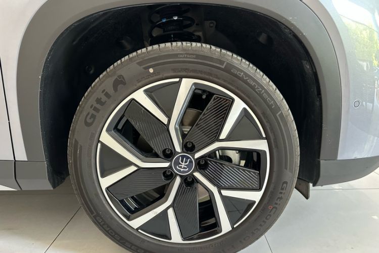Used BYD Song L DM-i 2026 Model 200KM Superior Version Exterior 6