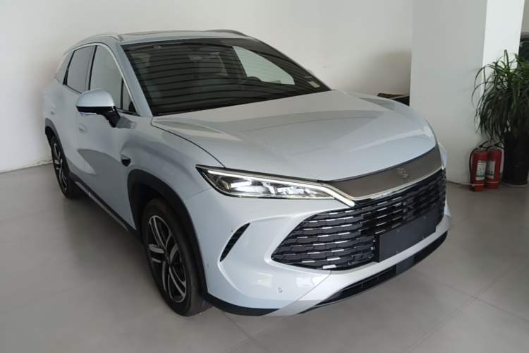 Used BYD Song L DM-i 2026 Model 130KM Superior Version Front Right 45 Deg