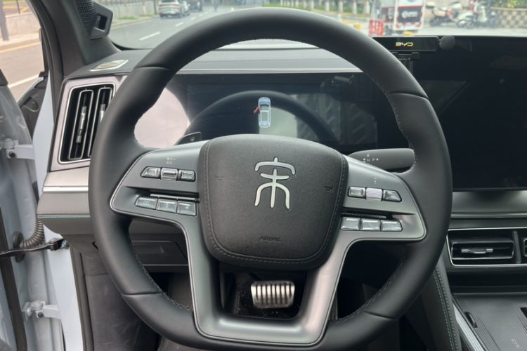 Used BYD Song L DM-i 2026 Model 130KM Superior Version Interior 2