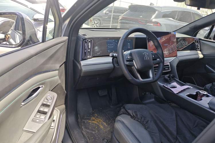 Used BYD Song L DM-i 2026 Model 130KM Superior Version Interior 3