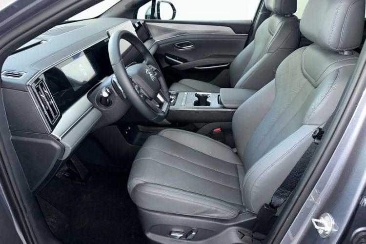 Used BYD Song L DM-i 2026 Model 200KM Superior Version Interior 4