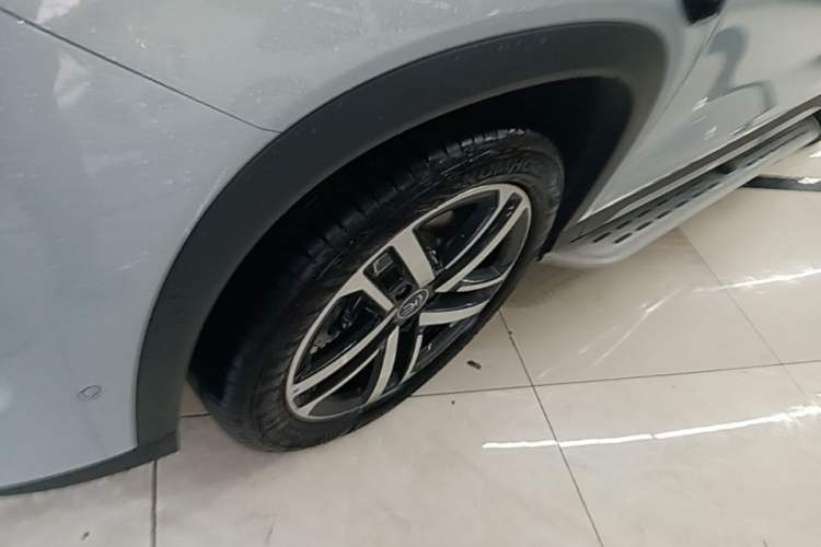 Used BYD Song L DM-i 2026 Model 130KM Superior Version Left Front Wheel Hub