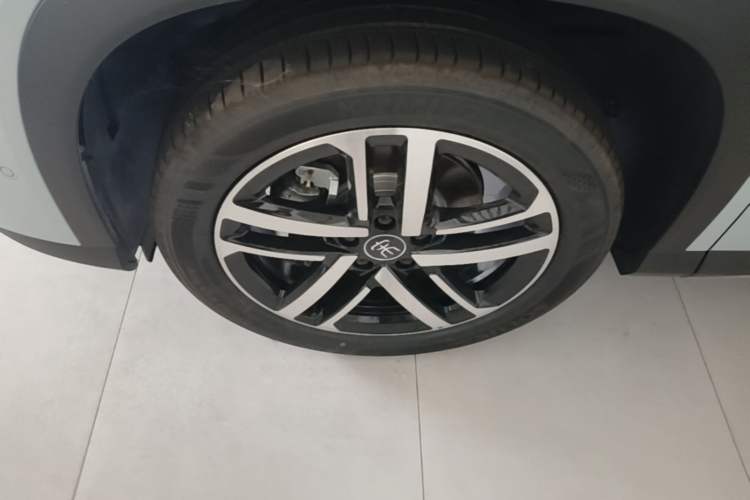 Used BYD Song L DM-i 2026 Model 130KM Superior Version Left Front Wheel Hub