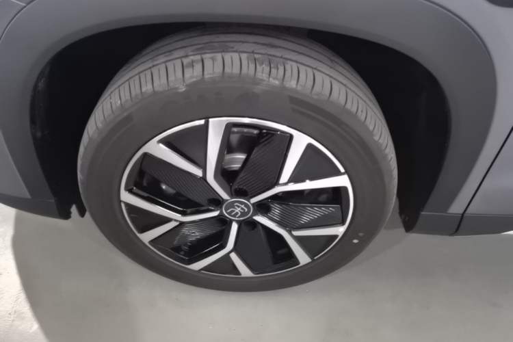 Used BYD Song L DM-i 2026 Model 200KM Superior Version Left Front Wheel Hub
